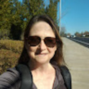 Meet your Posher, Loni